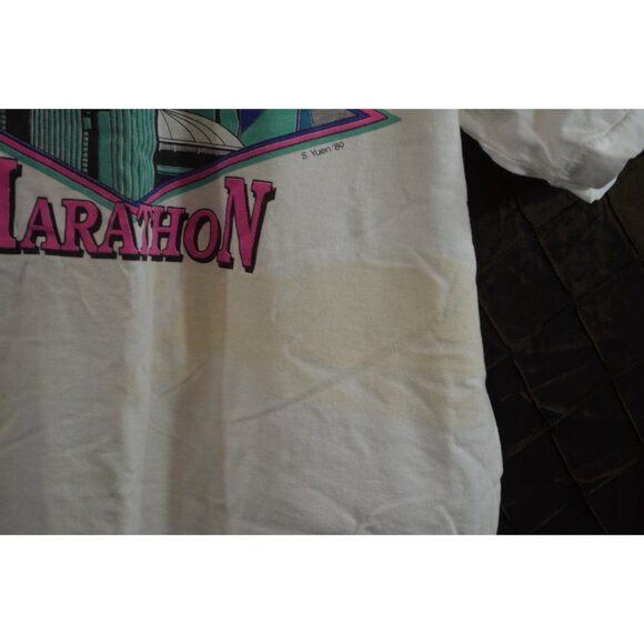 Vancouver Marathon Crew of 1991 Large White Shirt Fruit Of The Loom Vintage - Picture 2 of 11